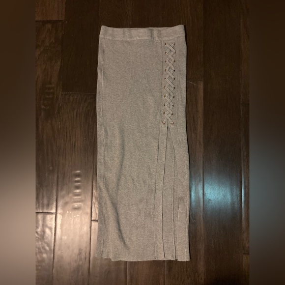 Side slit knit midi skirt - Picture 5 of 5